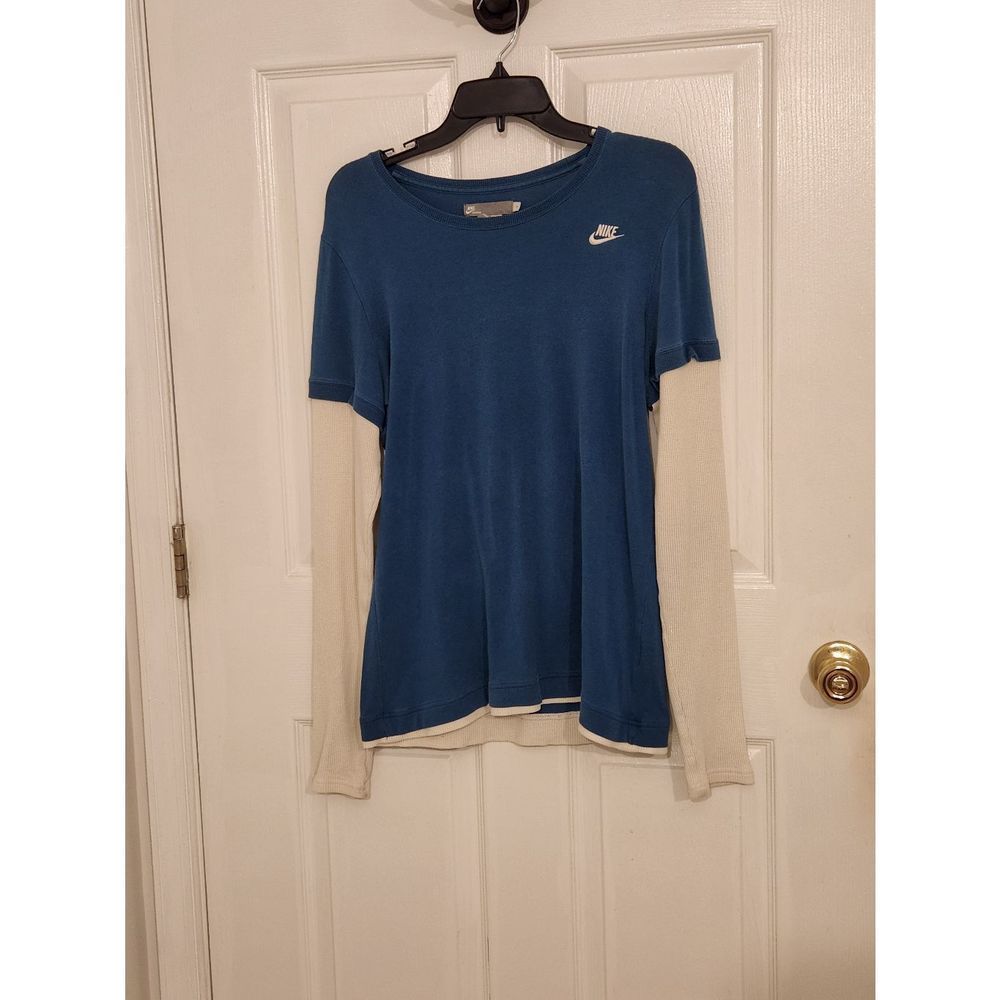 Nike Sportswear Women's Medium (WS17)